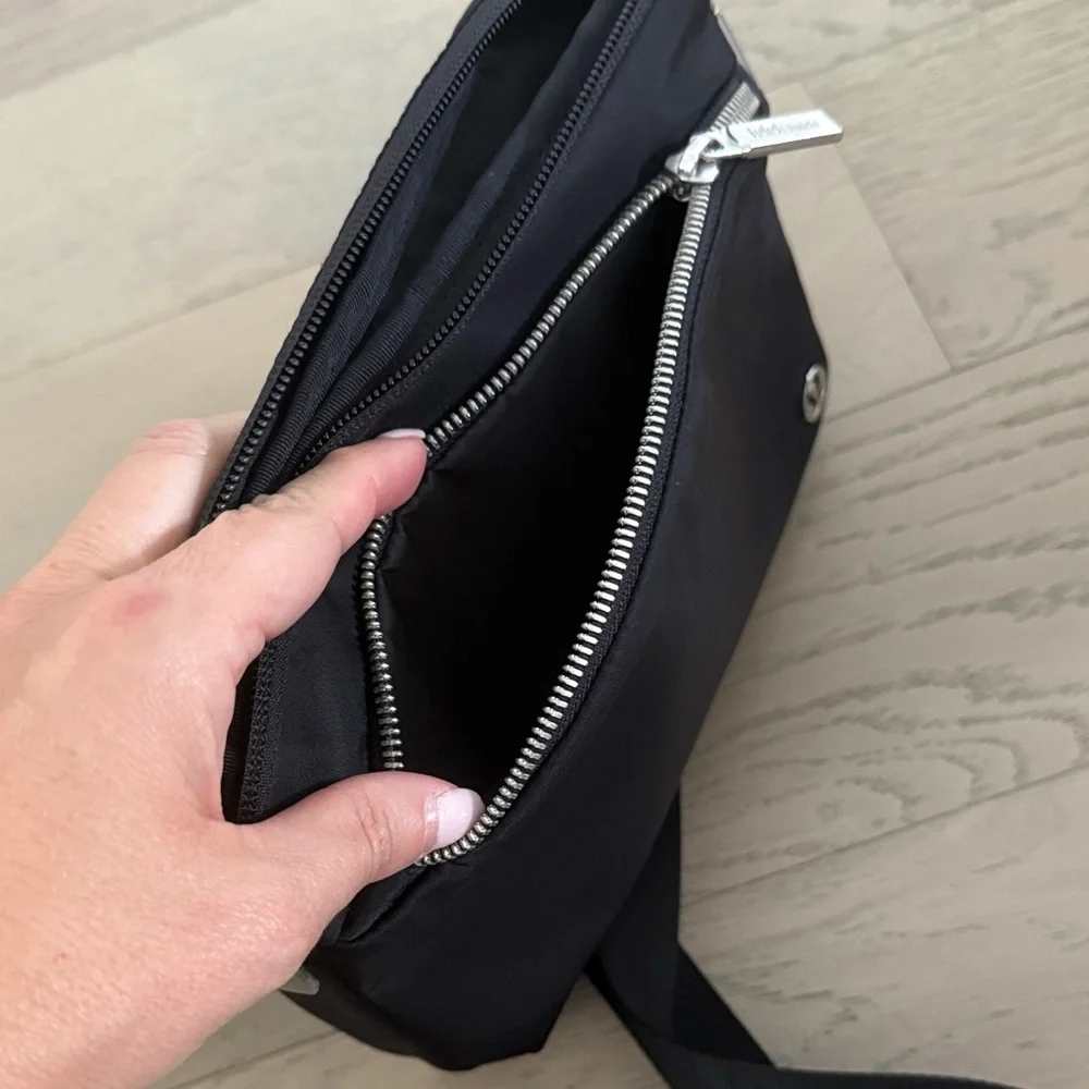lululemon athletica Black Messenger Bag - Picture 4 of 6